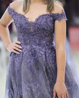 Платья вечерние