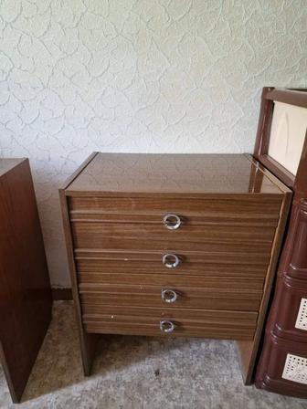 Тумбочка прикроватная продается