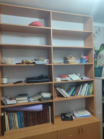 Книжный шкаф