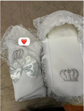 Продам конверт на выписку с переноской в идеальном состоянии.