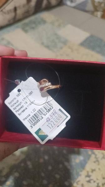 Продам золотые кольца совершенно новое 18,5 и 19 размер