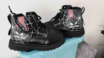 продам детские ботинки