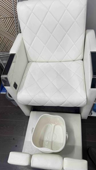 Продам новые шкафы и педикюрное кресло