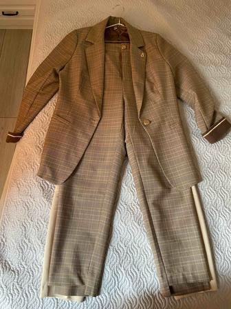 Костюм брючный