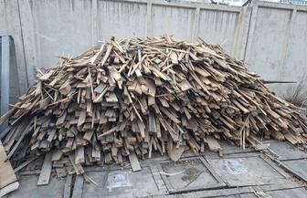 Дрова, доски, втулки.