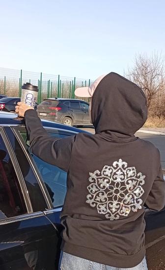 Одежда со стразами футболки, худи