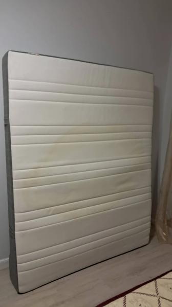 Матрас 200 на 180 см.