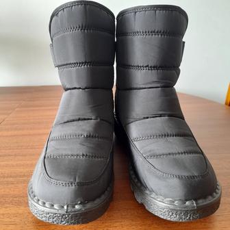 Сапоги новые женские продаю.