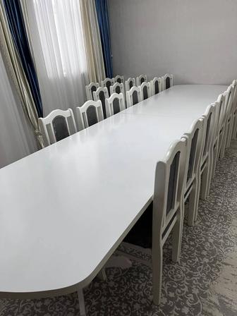 Стол и стулья