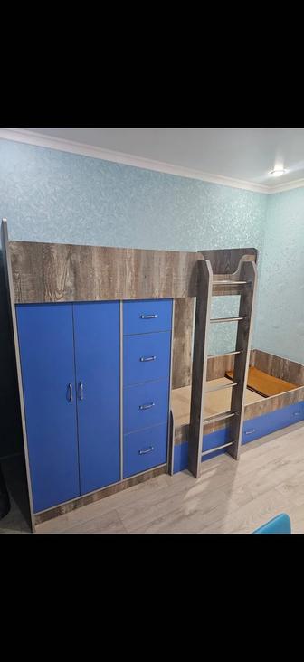 Продам двухъярусную кровать детскую