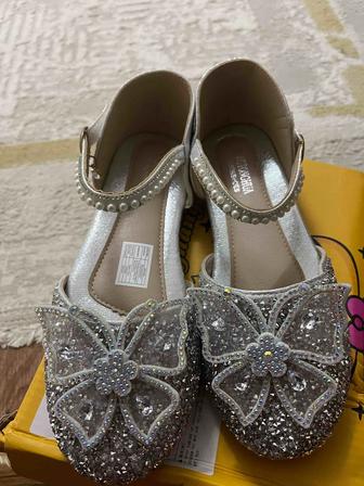 Туфли новые для девочек