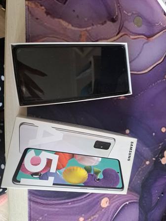 Мобильный телефон