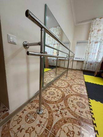 Детский страной для хореографии с зеркалом