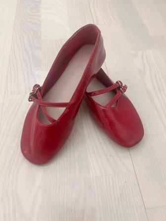 Продам детские туфли