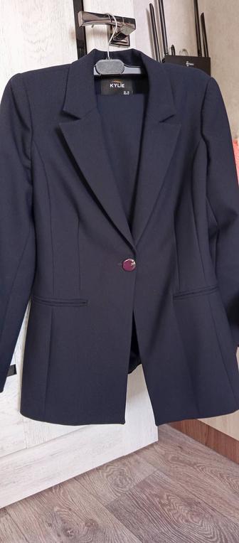 Костюм брючный женский