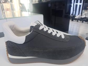 Кроссовки продам