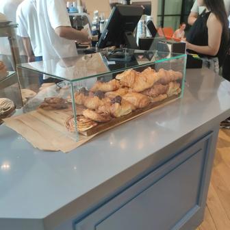 Витрины стеклянные, из оргстекла, полки, перегородки. Изготовление.