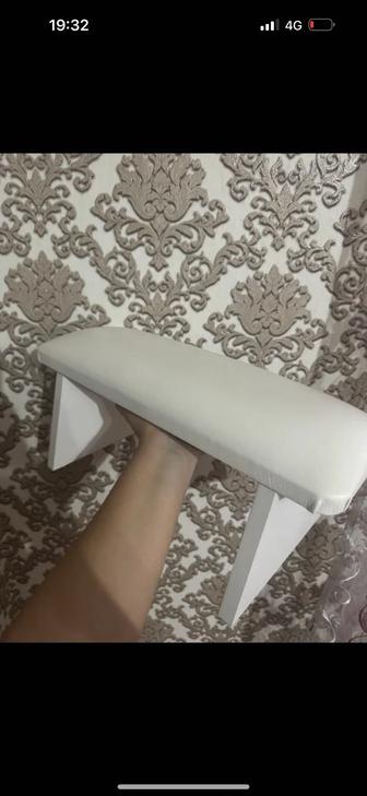 Подлокотник для маникюра