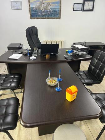 Продается мебель - кабинет руководителя кресла, стулья