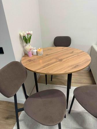 Продам кухонный стол и 3 стула в отличном состоянии