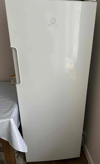 Морозильник Indesit DFZ 4150 204 л