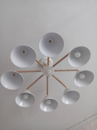 Продам люстру