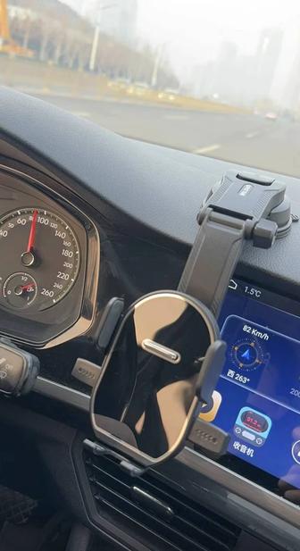 Штатив для телефона в машину