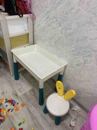 ПродамЛего детский игровой стол, пластик, мультиколор