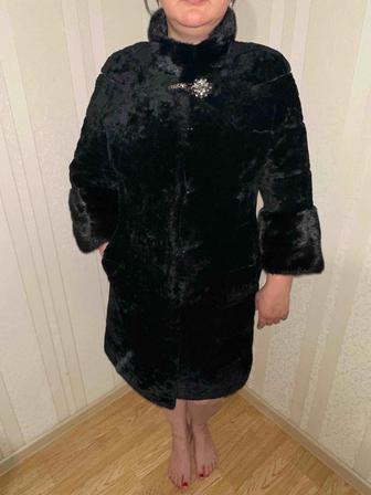 Продам женскую мутоновую шубу