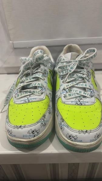 Продам кроссовки