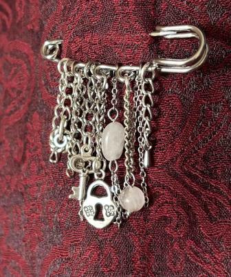 Булавка-брошь