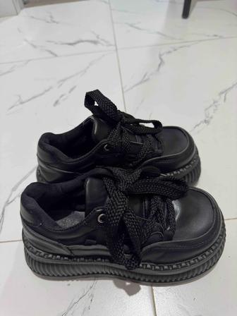 Кроссовки на платформе