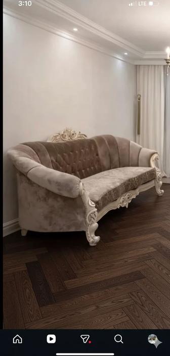 Диван в стиле Барокко из массива дуба