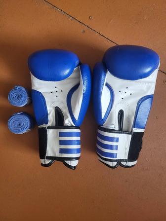 Боксерские перчатки