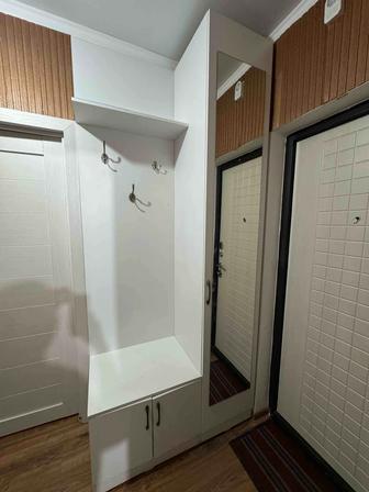 Продам прихожий шкаф с зеркалом!
Размеры высота 255 см, ширина 110 см