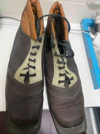 Лыжные ботинки