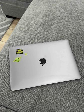 MacBook M1 Air 16GB