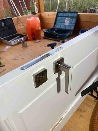 Установка межкомнатных дверей