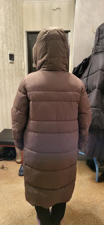 Пуховик коричневого цвета темный зимний