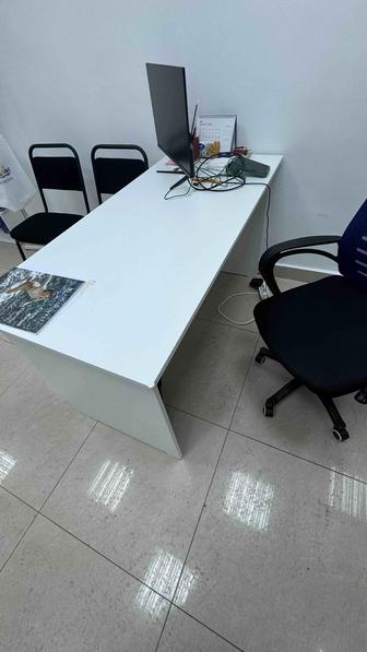 Столы белые офисные