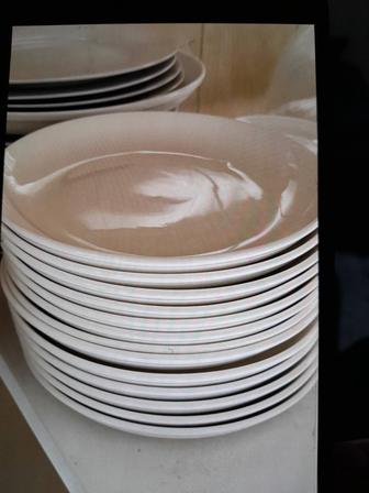 Продам тарелки 40 штук в наличии состояния нового