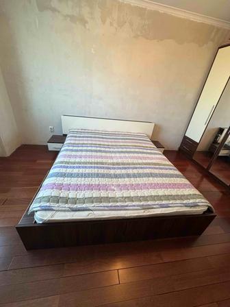 Продам спальный гарнитур