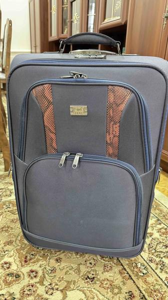 Продам чемодан б/у