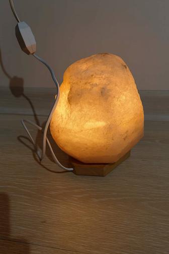 Гималайская соляная лампа, тёплый свет