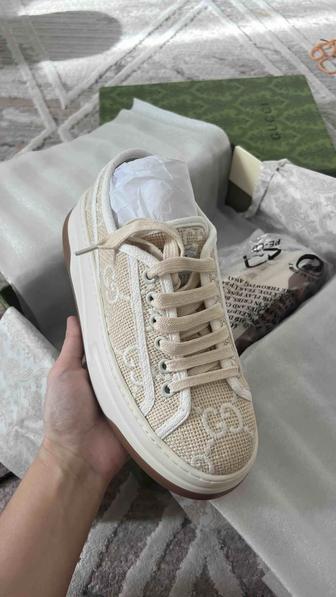 Кроссовки 36р