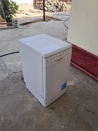Срочно продам посудомоечную машину