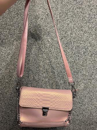 Продам кожаную сумку в отличном состоянии