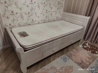 Кровати и шкаф