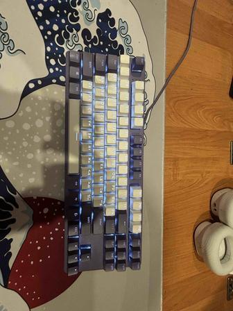 Продам клавиатуру Red square keyrox tkl purple