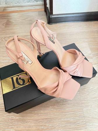 Босоножки Basconi